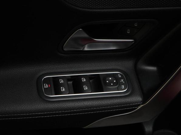 Mercedes-Benz A-Класс IV (W177) с пробегом 2018 года, цена 2 099 050 рублей, 94506 км, хэтчбек, Автокод Объявления