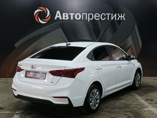 Hyundai Solaris II с пробегом 2018 года, цена 949 000 рублей, 245837 км, седан, Автокод Объявления