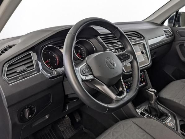 Volkswagen Tiguan II Рестайлинг с пробегом 2021 года, цена 3 825 000 рублей, 17314 км, внедорожник, Автокод Объявления