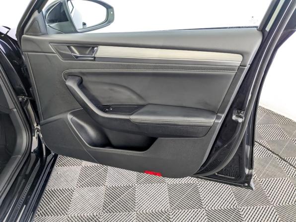Skoda Superb III Рестайлинг с пробегом 2024 года, цена 2 900 000 рублей, 66490 км, лифтбек, Автокод Объявления