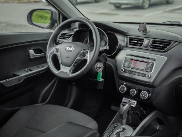 Kia Rio III Рестайлинг с пробегом 2016 года, цена 870 000 рублей, 192050 км, седан, Автокод Объявления