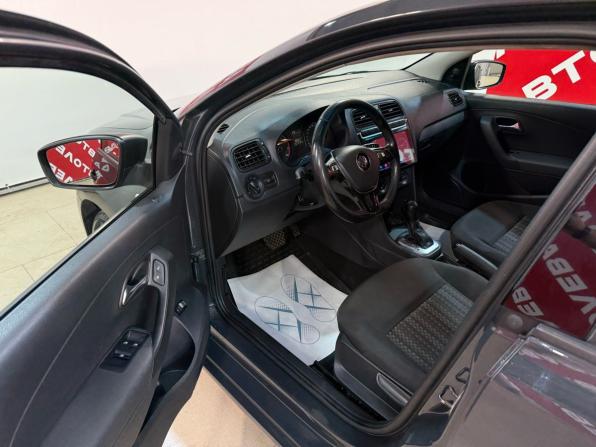 Volkswagen Polo V Рестайлинг с пробегом 2018 года, цена 1 099 000 рублей, 159751 км, седан, Автокод Объявления