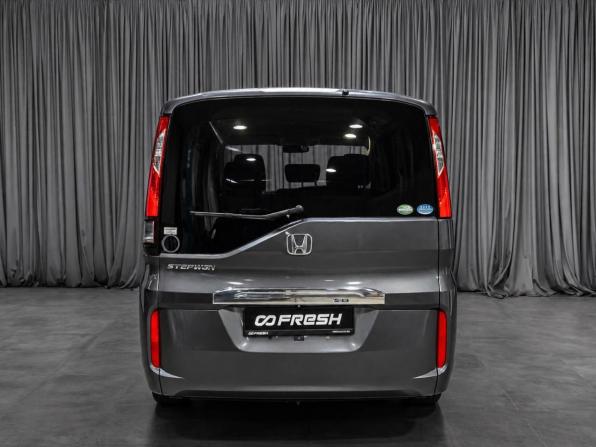 Honda Stepwgn V с пробегом 2015 года, цена 1 479 000 рублей, 160202 км, минивэн, Автокод Объявления