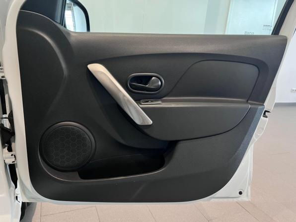 Renault Logan II с пробегом 2017 года, цена 690 000 рублей, 109487 км, седан, Автокод Объявления
