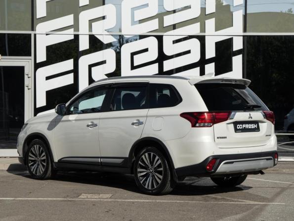 Mitsubishi Outlander III Рестайлинг 3 с пробегом 2018 года, цена 2 000 000 рублей, 128521 км, внедорожник, Автокод Объявления