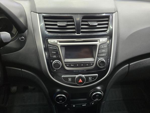 Hyundai Solaris I Рестайлинг с пробегом 2015 года, цена 1 049 000 рублей, 174000 км, седан, Автокод Объявления