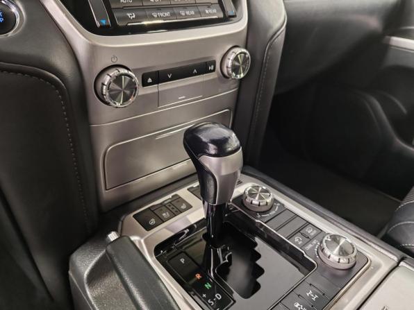 Toyota Land Cruiser 200 Series Рестайлинг 2 с пробегом 2015 года, цена 4 800 000 рублей, 199129 км, внедорожник, Автокод Объявления