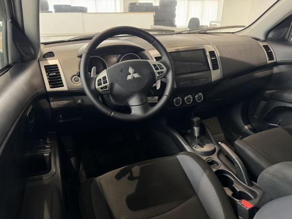 Mitsubishi Outlander II Рестайлинг с пробегом 2009 года, цена 940 000 рублей, 226254 км, внедорожник, Автокод Объявления