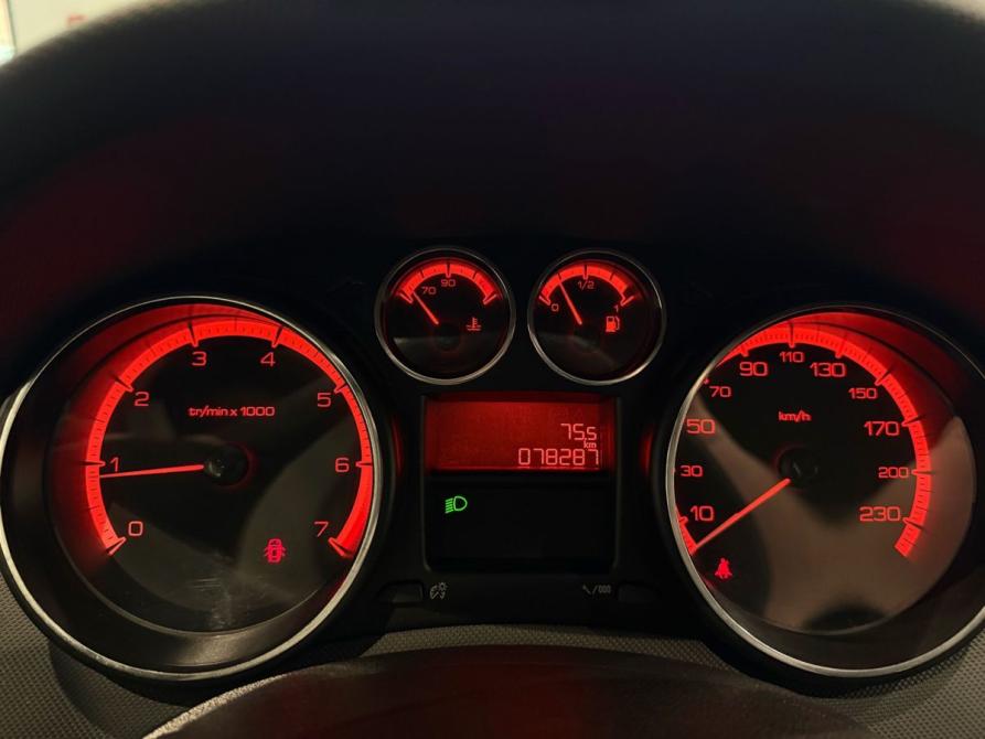 Peugeot 408 I Москва  - изображение 14