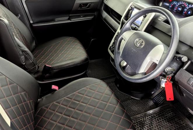 Toyota Voxy II (R70) Рестайлинг с пробегом 2012 года, цена 1 250 000 рублей, 289029 км, минивэн, Автокод Объявления