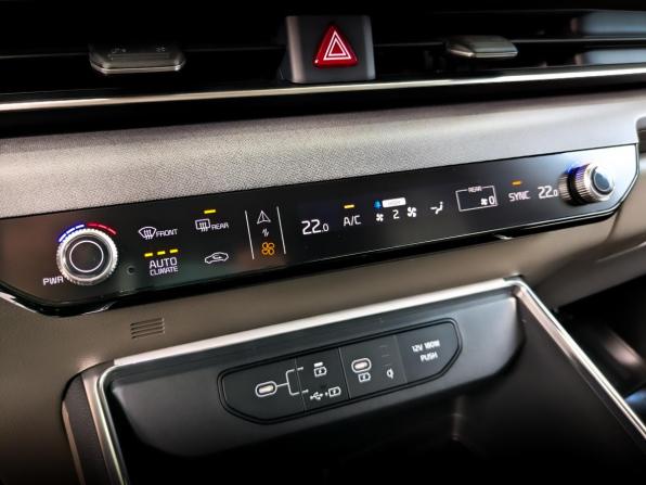 Kia Carnival IV Рестайлинг с пробегом 2024 года, цена 5 880 000 рублей, 19576 км, минивэн, Автокод Объявления