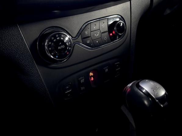Renault Sandero II с пробегом 2016 года, цена 1 099 000 рублей, 54448 км, хэтчбек, Автокод Объявления