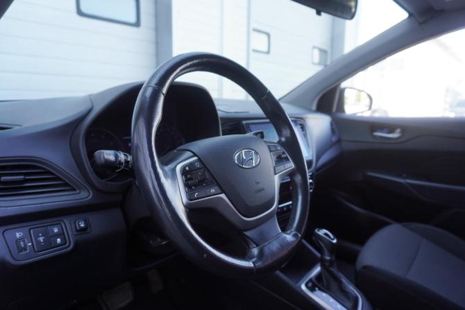Hyundai Solaris II с пробегом 2018 года, цена 1 230 000 рублей, 114176 км, седан, Автокод Объявления