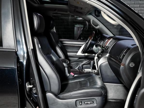 Toyota Land Cruiser 200 Series Рестайлинг 1 с пробегом 2014 года, цена 3 900 000 рублей, 299074 км, внедорожник, Автокод Объявления