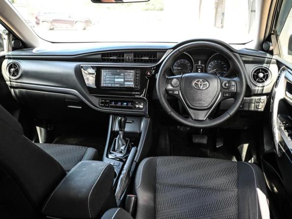 Toyota Auris II Рестайлинг с пробегом 2017 года, цена 1 574 000 рублей, 72785 км, хэтчбек, Автокод Объявления