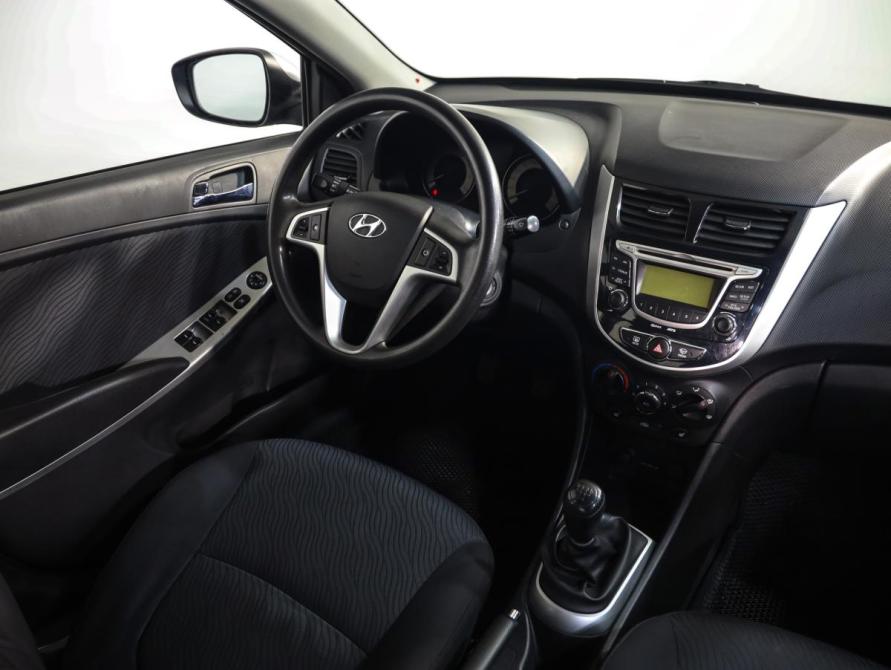 Hyundai Solaris I Санкт-Петербург  - изображение 9