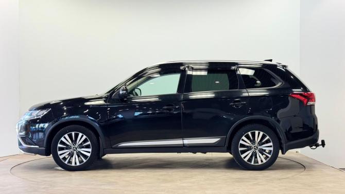 Mitsubishi Outlander III Рестайлинг 2 с пробегом 2018 года, цена 1 635 000 рублей, 216460 км, внедорожник, Автокод Объявления