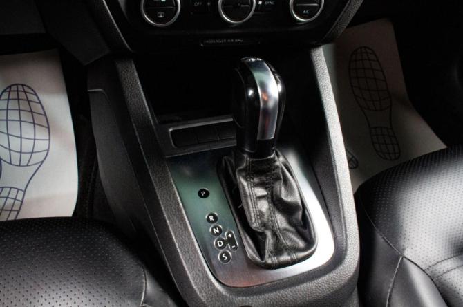 Volkswagen Jetta VI с пробегом 2014 года, цена 979 000 рублей, 172000 км, седан, Автокод Объявления