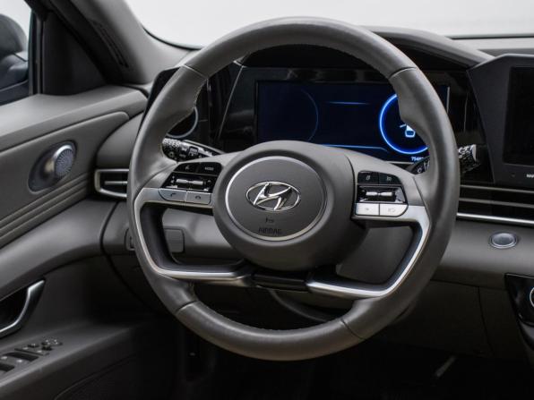 Hyundai Elantra VII (CN7) с пробегом 2022 года, цена 2 210 000 рублей, 75480 км, седан, Автокод Объявления