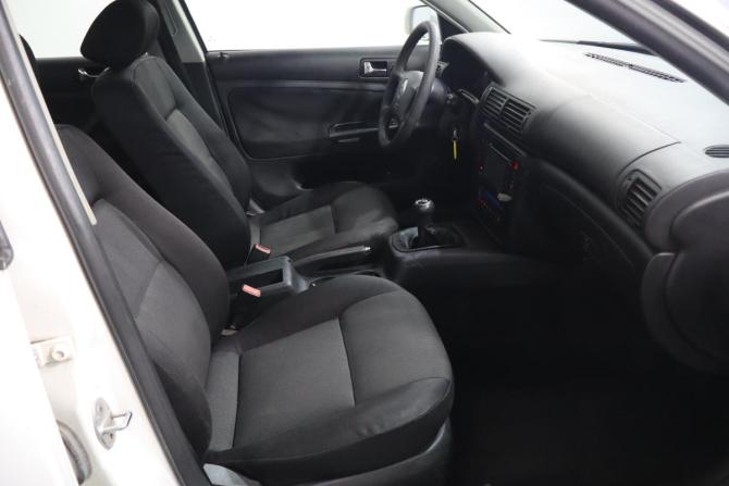 Volkswagen Passat B5 Рестайлинг с пробегом 2002 года, цена 389 000 рублей, 379000 км, универсал, Автокод Объявления