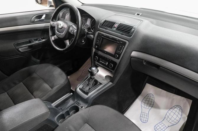 Skoda Octavia II (A5) Рестайлинг с пробегом 2013 года, цена 949 000 рублей, 255000 км, лифтбек, Автокод Объявления