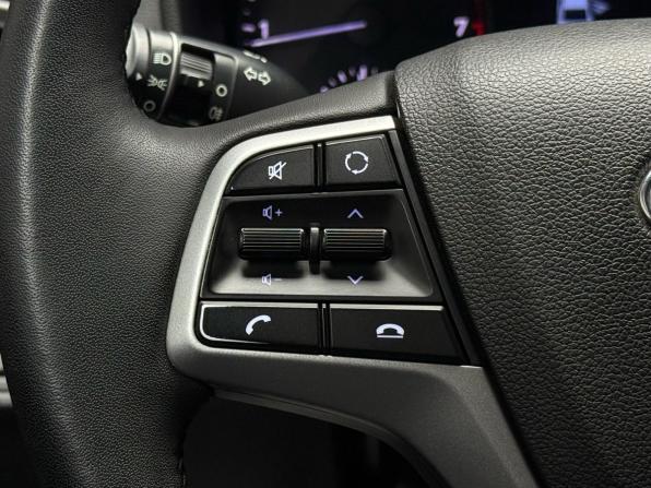 Hyundai Solaris II с пробегом 2017 года, цена 1 099 000 рублей, 134137 км, седан, Автокод Объявления