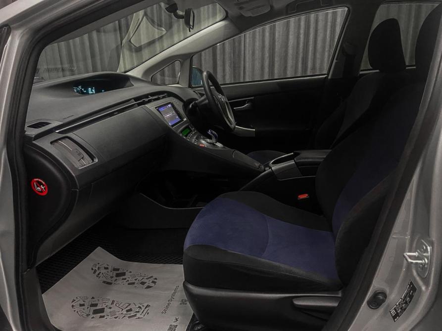 Toyota Prius III Рестайлинг (XW30) Красноярск  - изображение 12