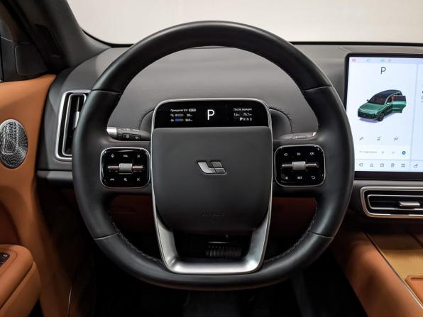 Li Auto (Lixiang) L9 I Рестайлинг с пробегом 2025 года, цена 8 390 000 рублей, 42091 км, внедорожник, Автокод Объявления