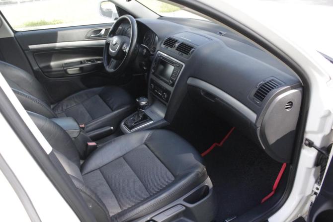 Skoda Octavia II (A5) Рестайлинг с пробегом 2012 года, цена 895 000 рублей, 290167 км, лифтбек, Автокод Объявления