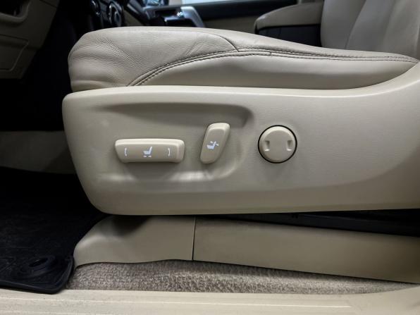 Toyota Land Cruiser Prado 150 Series Рестайлинг 1 с пробегом 2013 года, цена 3 650 000 рублей, 184036 км, внедорожник, Автокод Объявления