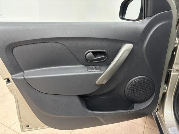 Renault Sandero II Рестайлинг с пробегом 2020 года, цена 1 225 000 рублей, 25900 км, хэтчбек, Автокод Объявления