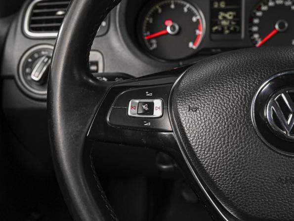 Volkswagen Polo V Рестайлинг с пробегом 2016 года, цена 1 279 000 рублей, 118621 км, седан, Автокод Объявления