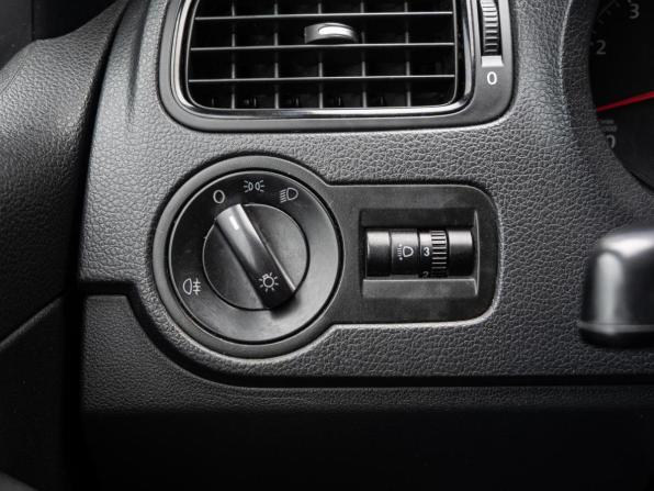 Volkswagen Polo V с пробегом 2015 года, цена 850 000 рублей, 214878 км, седан, Автокод Объявления
