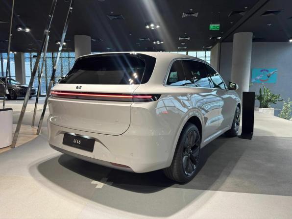 Новый Li Auto (Lixiang) L6 2025 года, цена 8 990 000 рублей, внедорожник, Автокод Объявления