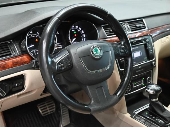 Skoda Superb II с пробегом 2012 года, цена 1 000 000 рублей, 267673 км, универсал, Автокод Объявления
