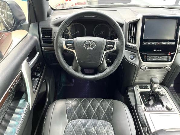 Toyota Land Cruiser 200 Series Рестайлинг 2 с пробегом 2017 года, цена 5 999 900 рублей, 240106 км, внедорожник, Автокод Объявления