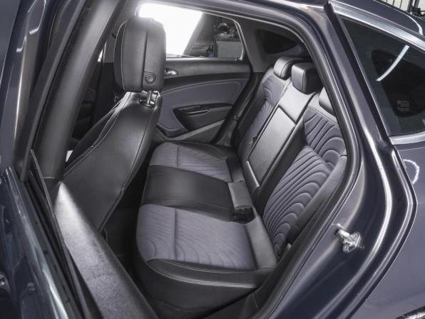 Opel Astra J Рестайлинг с пробегом 2013 года, цена 1 040 000 рублей, 122006 км, седан, Автокод Объявления