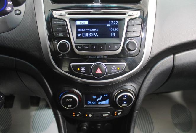 Hyundai Solaris I Рестайлинг с пробегом 2016 года, цена 950 000 рублей, 125081 км, хэтчбек, Автокод Объявления