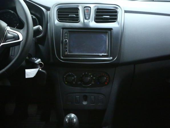 Renault Logan II Рестайлинг с пробегом 2019 года, цена 931 000 рублей, 42100 км, седан, Автокод Объявления