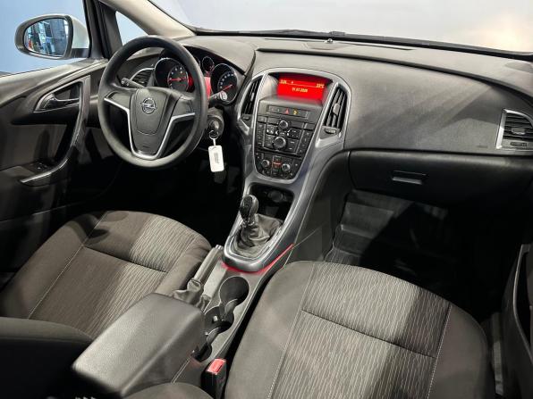 Opel Astra J Рестайлинг с пробегом 2013 года, цена 790 000 рублей, 119622 км, хэтчбек, Автокод Объявления