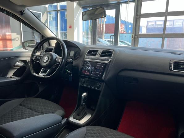Volkswagen Polo V Рестайлинг с пробегом 2018 года, цена 1 099 000 рублей, 251109 км, седан, Автокод Объявления