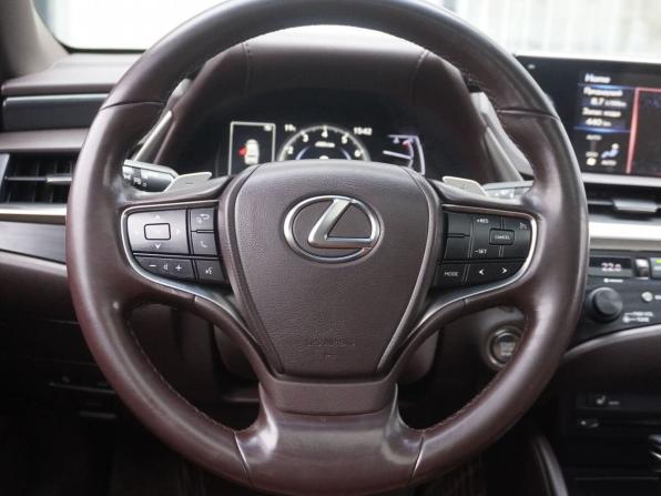 Lexus ES VII с пробегом 2019 года, цена 3 100 000 рублей, 268733 км, седан, Автокод Объявления