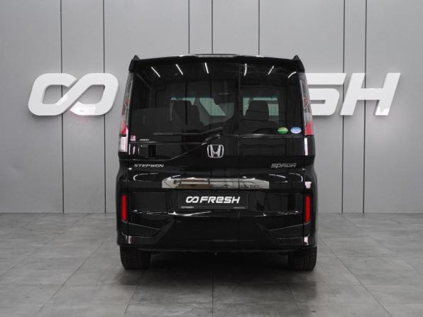 Honda Stepwgn V Рестайлинг с пробегом 2017 года, цена 2 589 000 рублей, 99376 км, минивэн, Автокод Объявления