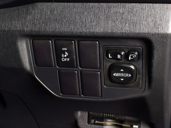 Toyota Prius III Рестайлинг (XW30) с пробегом 2015 года, цена 1 099 999 рублей, 164326 км, лифтбек, Автокод Объявления