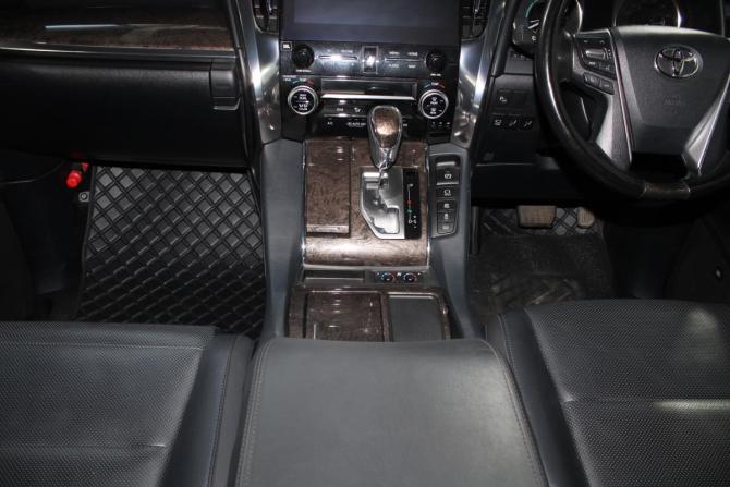 Toyota Alphard III Рестайлинг с пробегом 2021 года, цена 5 700 000 рублей, 80903 км, минивэн, Автокод Объявления