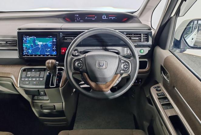 Honda Stepwgn V Рестайлинг с пробегом 2020 года, цена 2 450 000 рублей, 89279 км, минивэн, Автокод Объявления