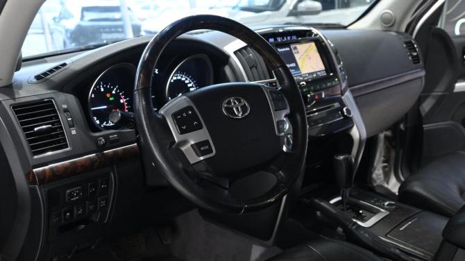 Toyota Land Cruiser 200 Series Рестайлинг 1 с пробегом 2015 года, цена 6 800 000 рублей, 48600 км, внедорожник, Автокод Объявления