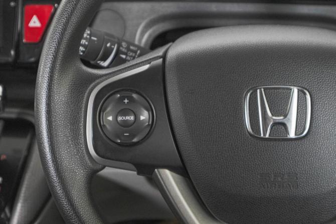 Honda Stepwgn V с пробегом 2016 года, цена 1 809 000 рублей, 120000 км, минивэн, Автокод Объявления