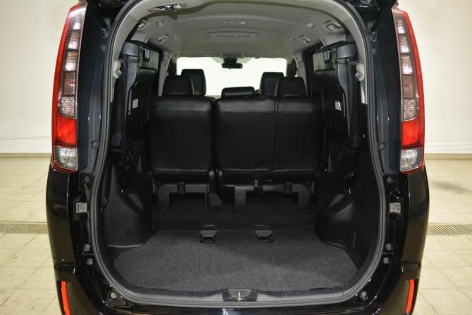 Toyota Noah III (R80) с пробегом 2016 года, цена 1 650 000 рублей, 133800 км, минивэн, Автокод Объявления