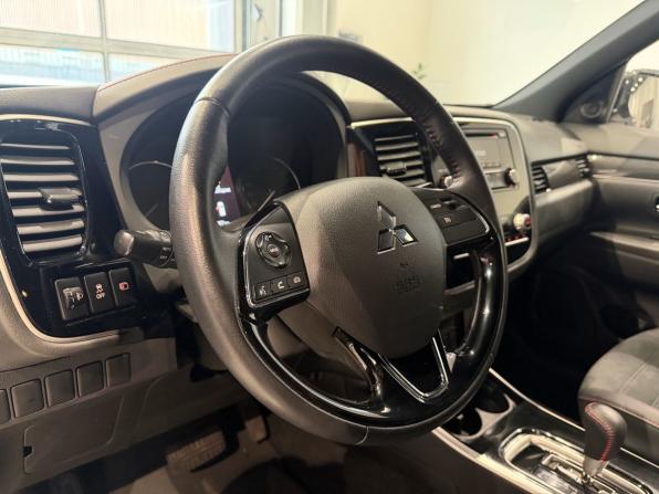 Mitsubishi Outlander III Рестайлинг 3 с пробегом 2021 года, цена 2 545 000 рублей, 81000 км, внедорожник, Автокод Объявления